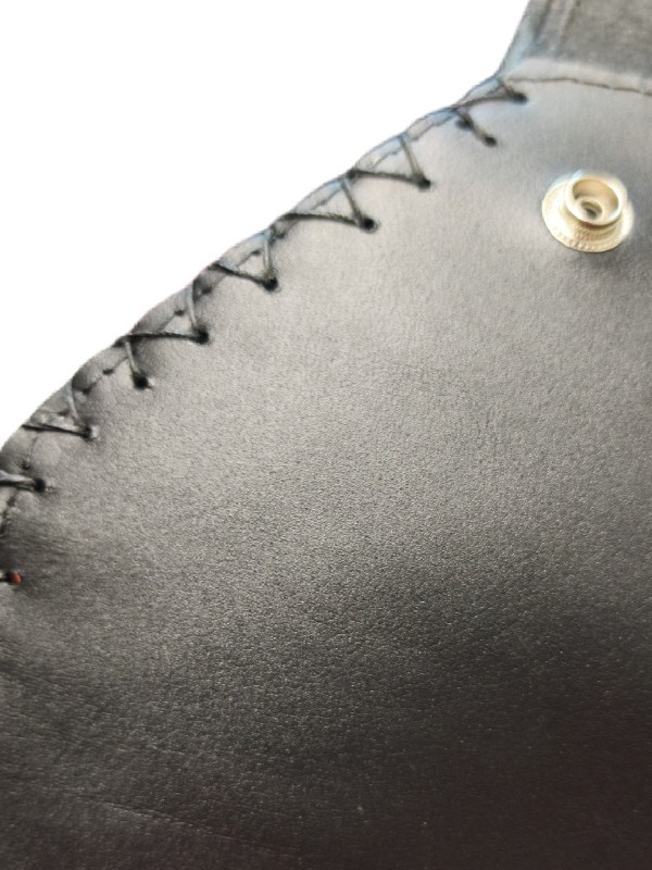 Τσαντάκι δερμάτινο για τα βασικά