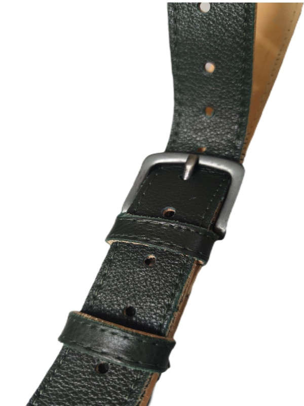 Πράσινο σκούρο με ήπιους "πόρους" δερμάτινη ζώνη