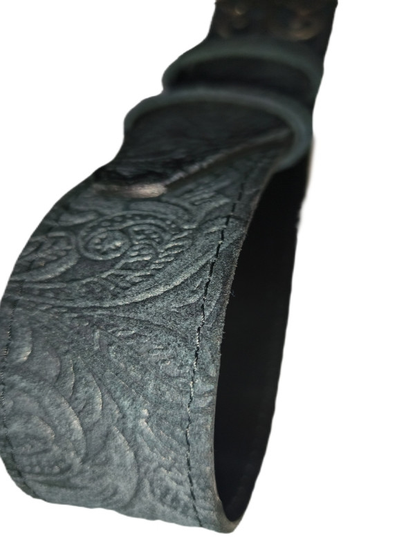 Μαύρη δερμάτινη ζώνη με έντονα ανάγλυφα σταμπαριστά λουλουδια