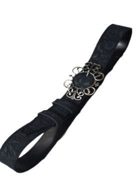 Μαύρη δερμάτινη ζώνη με έντονα ανάγλυφα σταμπαριστά λουλουδια