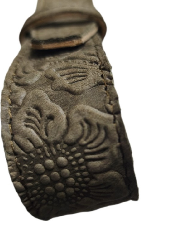 Μπεζ δερμάτινη ζώνη με έντονα ανάγλυφα σταμπαριστά λουλουδια