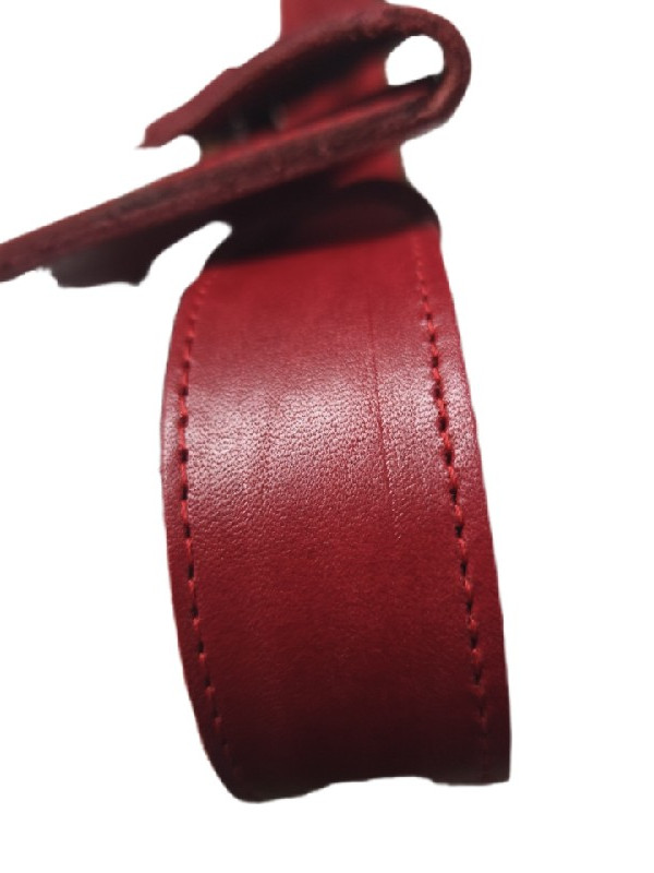 Κόκκινη δερμάτινη ζωνη με ασορτί πορτοφολάκι