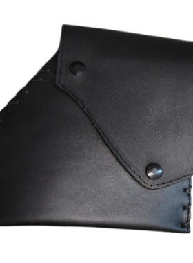 Τσαντάκι δερμάτινο για τα βασικά